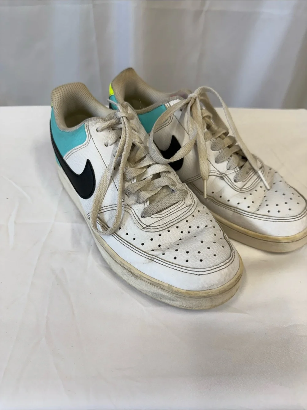 Nike court vision low women’s 8.5 white multicolor sneaker lace up leather